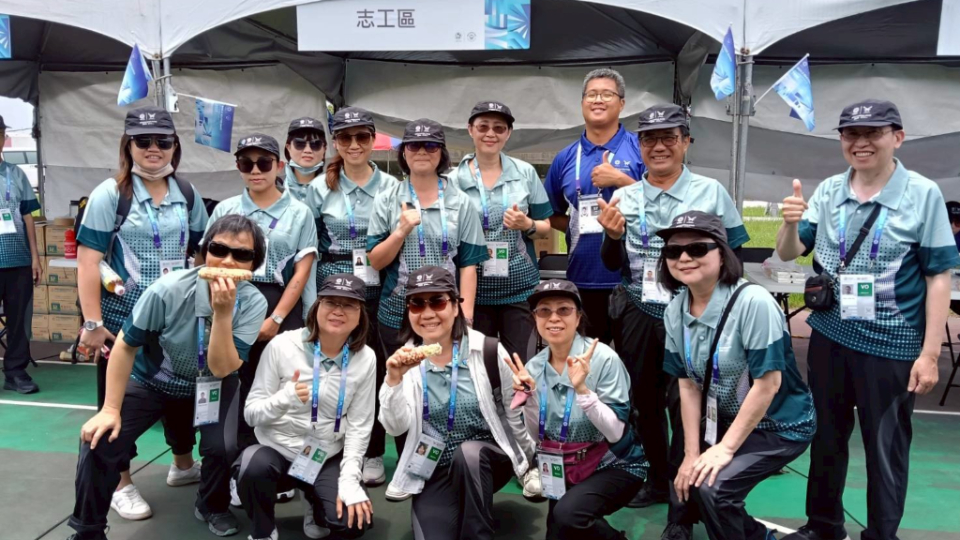 Volunteer-LINE_ALBUM_rolling-ball-court.jpg